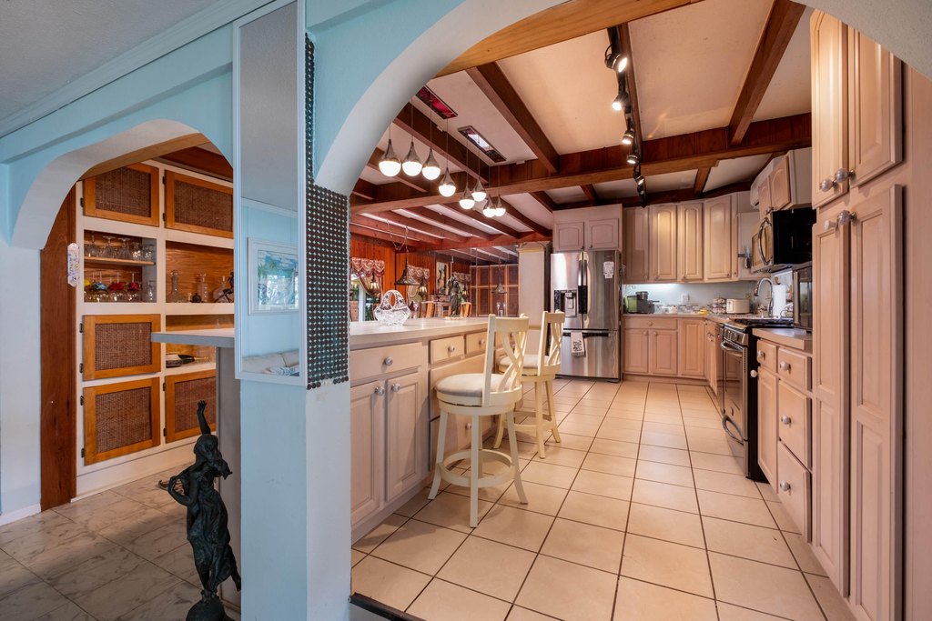 Key Largo, Florida, 33037, United States, 10 Bedrooms Bedrooms, ,9 BathroomsBathrooms,Residential,Forsale,1944409