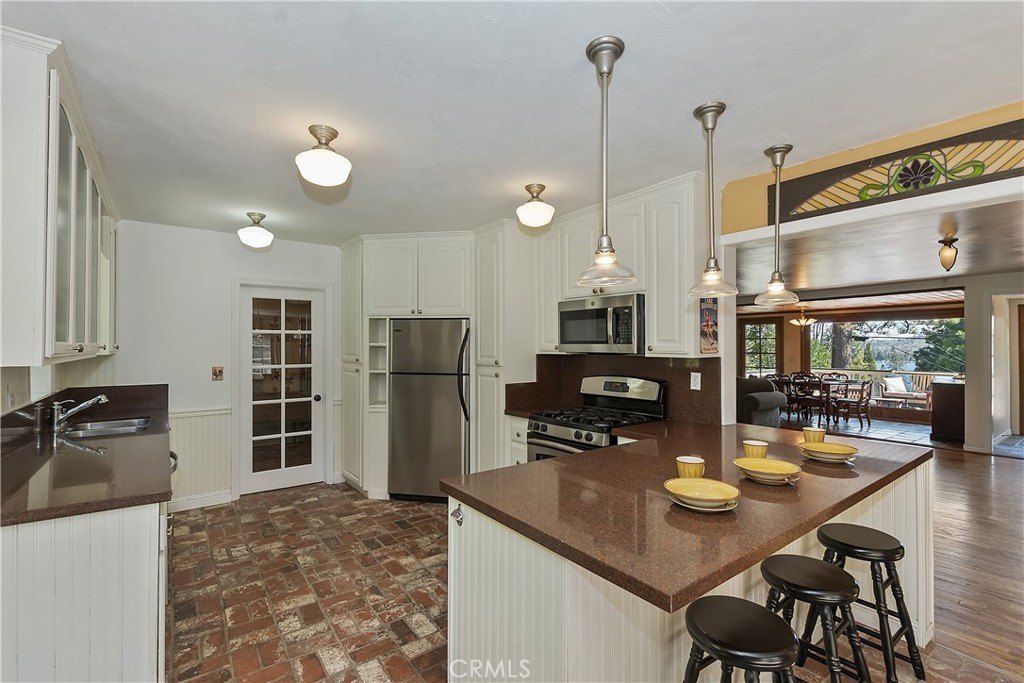 Lake Arrowhead, California, 92352, United States, 3 Bedrooms Bedrooms, ,3.5 BathroomsBathrooms,Residential,Forsale,1886298