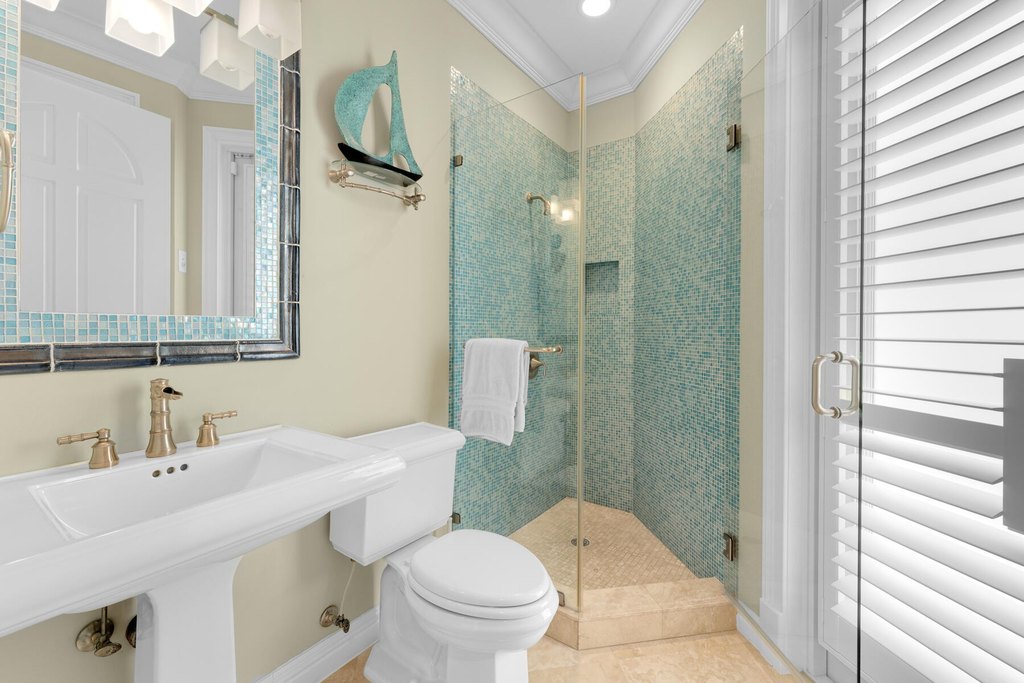 Lower Matecumbe, Florida, 33036, United States, 5 Bedrooms Bedrooms, ,5.5 BathroomsBathrooms,Residential,Forsale,1971975