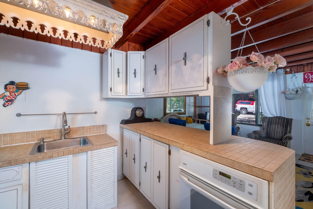 Key Largo, Florida, 33037, United States, 10 Bedrooms Bedrooms, ,9 BathroomsBathrooms,Residential,Forsale,1944409
