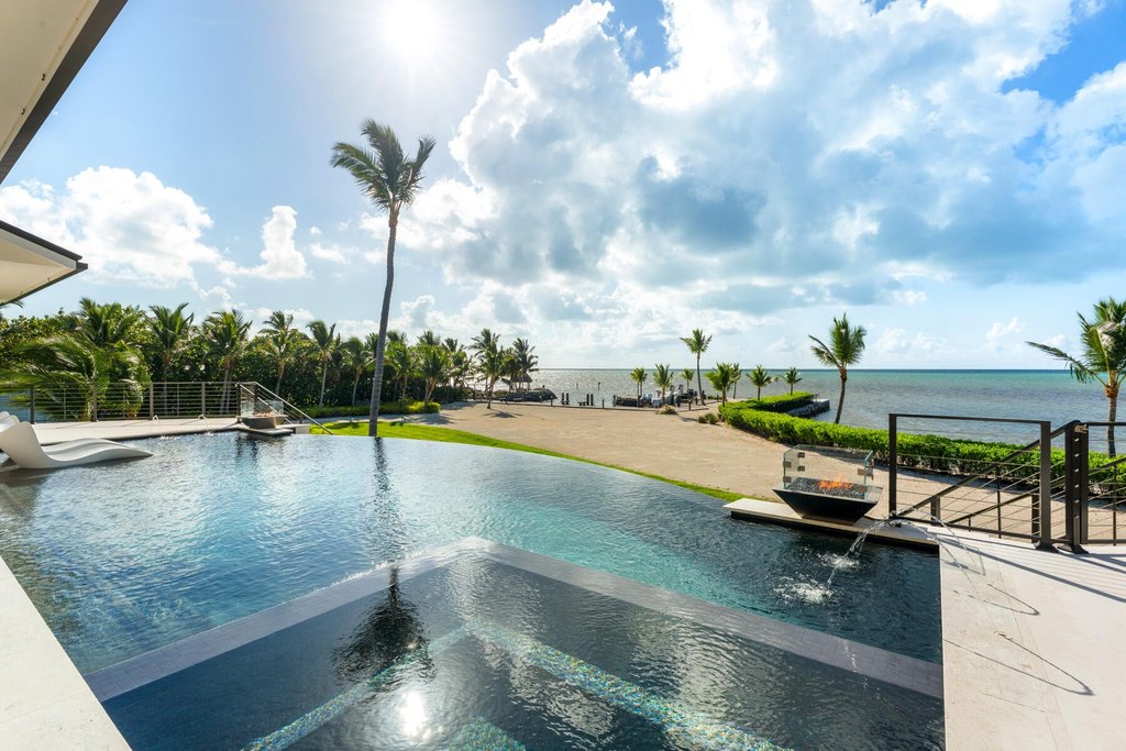 Plantation Key, Florida, 33036, United States, 6 Bedrooms Bedrooms, ,8 BathroomsBathrooms,Residential,Forsale,2011105