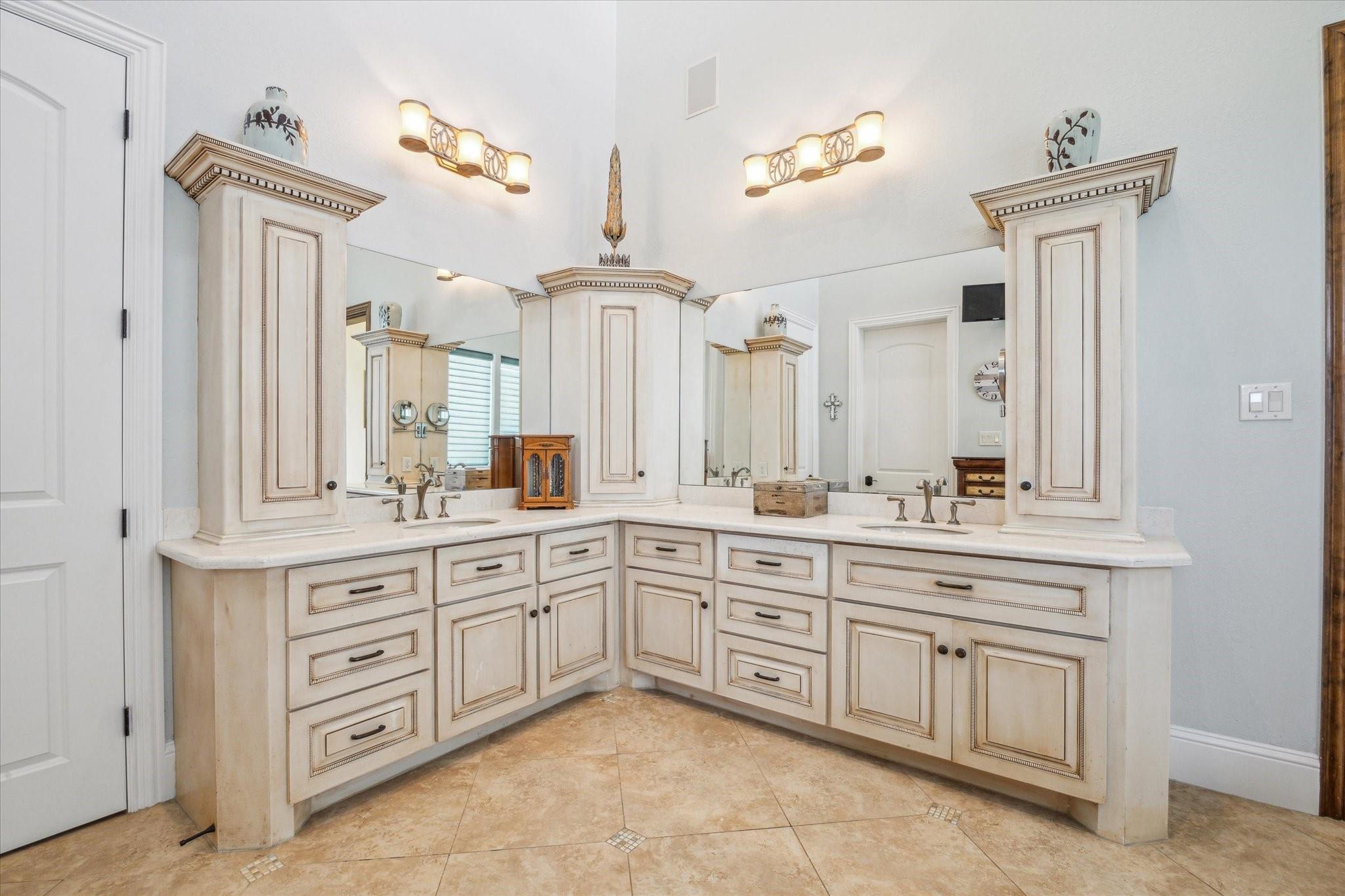 Hitchcock, Texas, 77563, United States, 4 Bedrooms Bedrooms, ,4 BathroomsBathrooms,Residential,Forsale,1953057