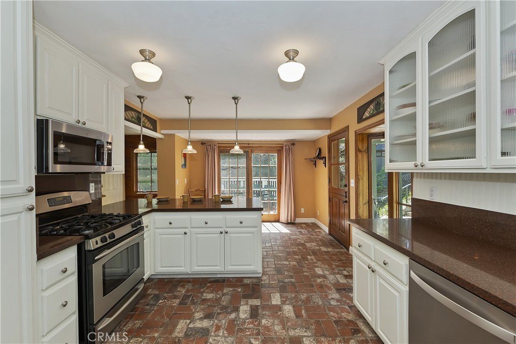Lake Arrowhead, California, 92352, United States, 3 Bedrooms Bedrooms, ,3.5 BathroomsBathrooms,Residential,Forsale,1886298