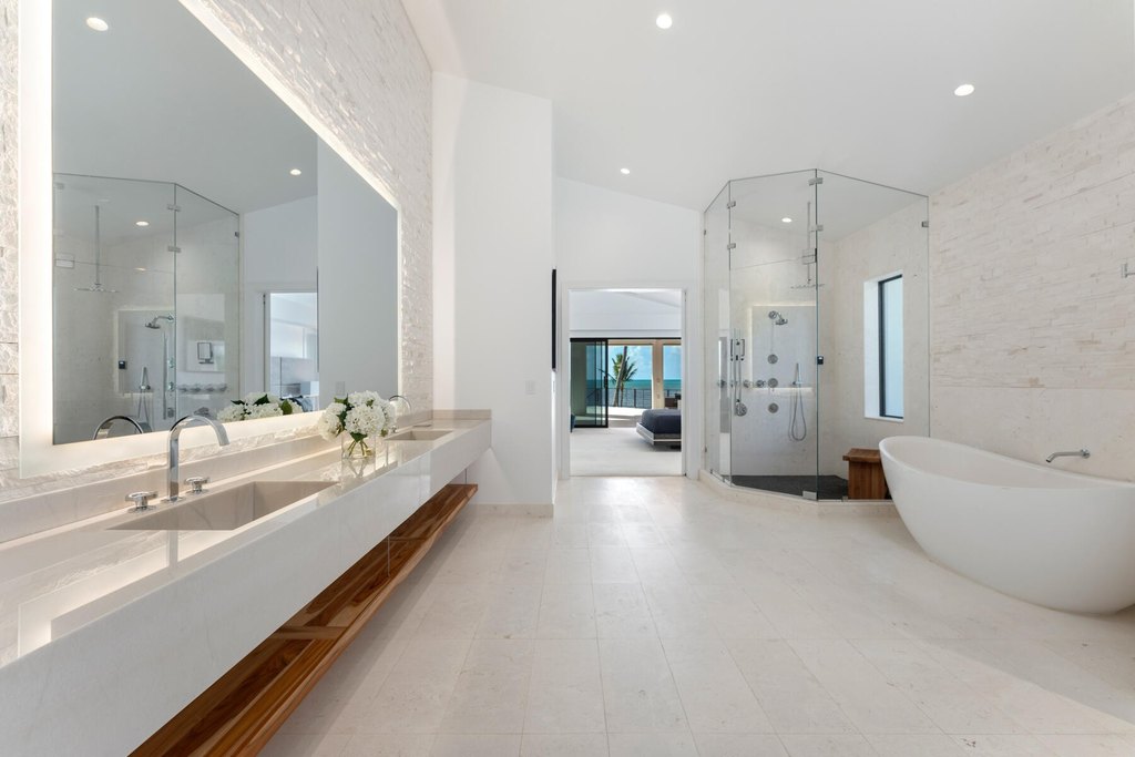 Plantation Key, Florida, 33036, United States, 6 Bedrooms Bedrooms, ,8 BathroomsBathrooms,Residential,Forsale,2011105