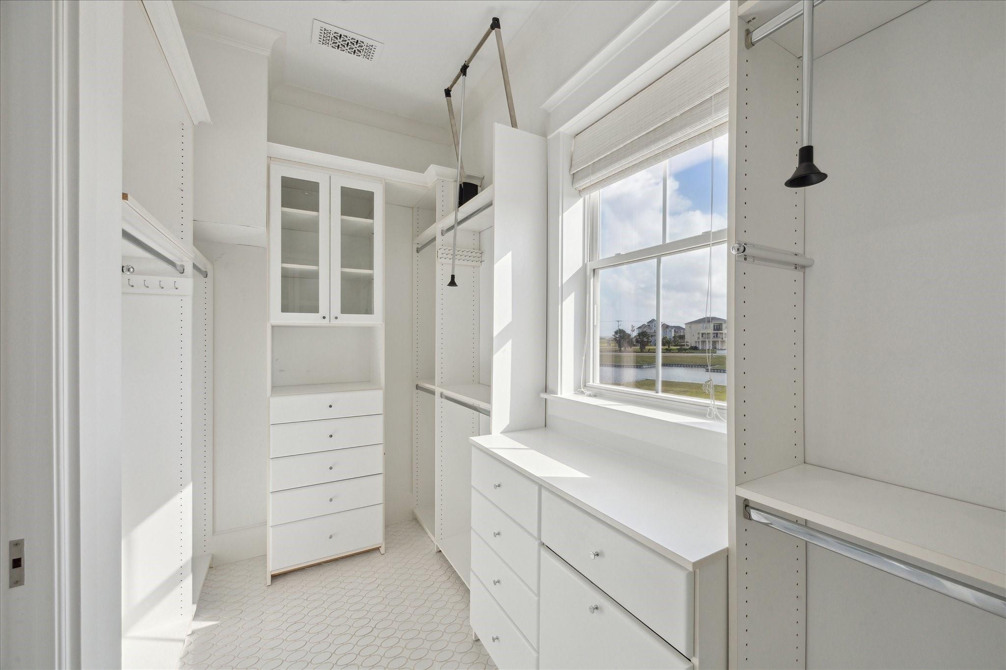 Hitchcock, Texas, 77563, United States, 4 Bedrooms Bedrooms, ,3 BathroomsBathrooms,Residential,Forsale,1953060