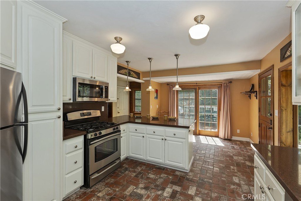 Lake Arrowhead, California, 92352, United States, 3 Bedrooms Bedrooms, ,3.5 BathroomsBathrooms,Residential,Forsale,1886298