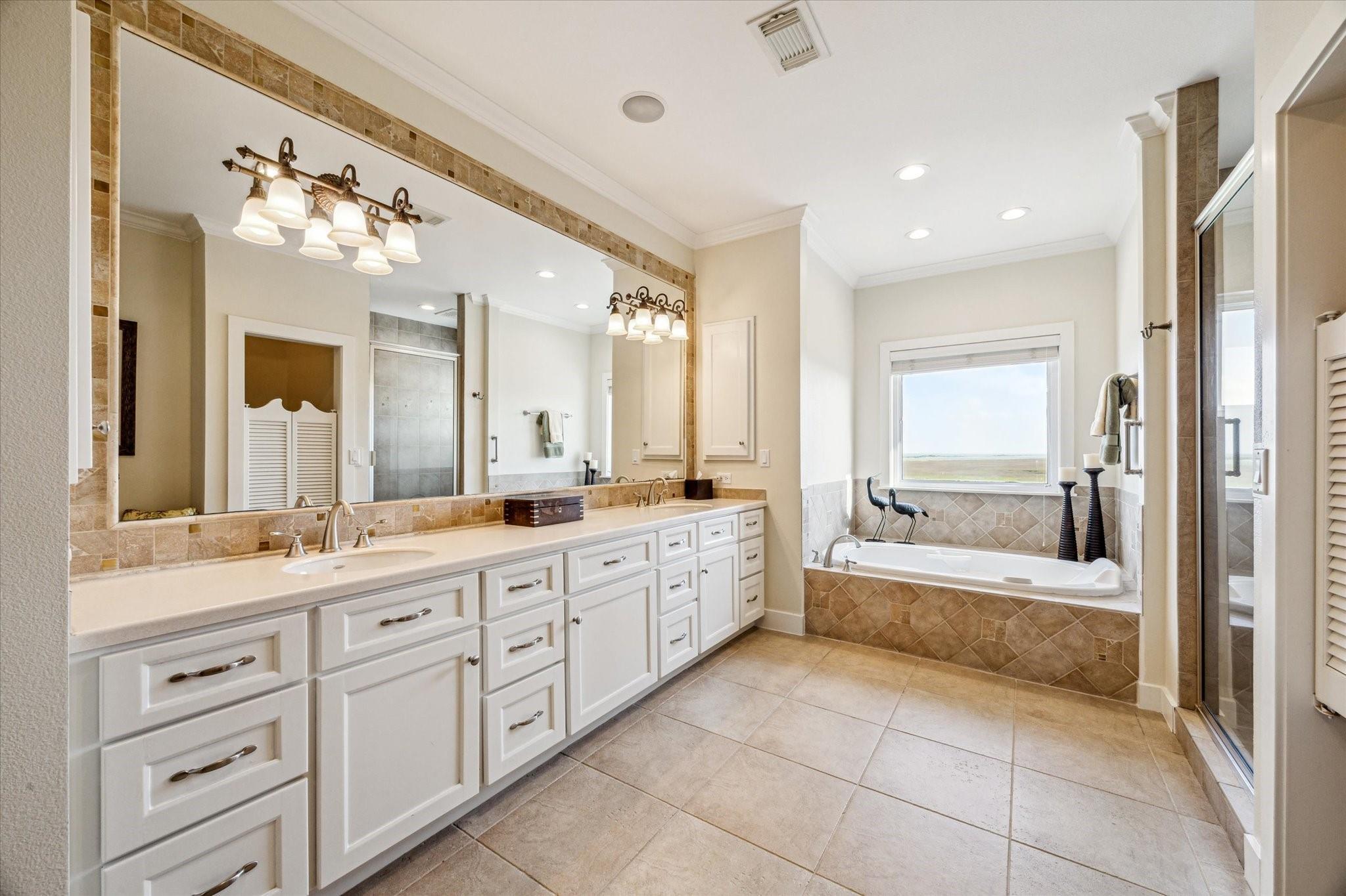 Hitchcock, Texas, 77563, United States, 4 Bedrooms Bedrooms, ,4 BathroomsBathrooms,Residential,Forsale,1953059