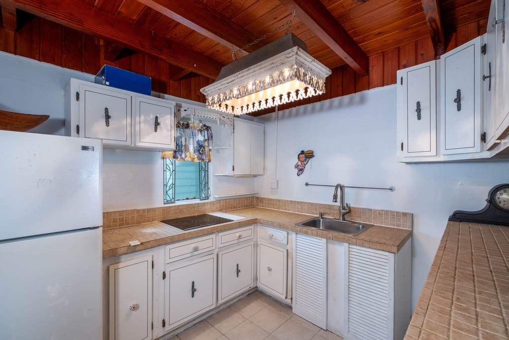 Key Largo, Florida, 33037, United States, 10 Bedrooms Bedrooms, ,9 BathroomsBathrooms,Residential,Forsale,1944409