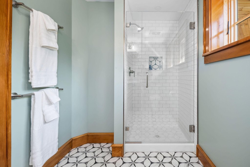 Essex, New York, 12936, United States, 6 Bedrooms Bedrooms, ,4.5 BathroomsBathrooms,Residential,Forsale,1953152