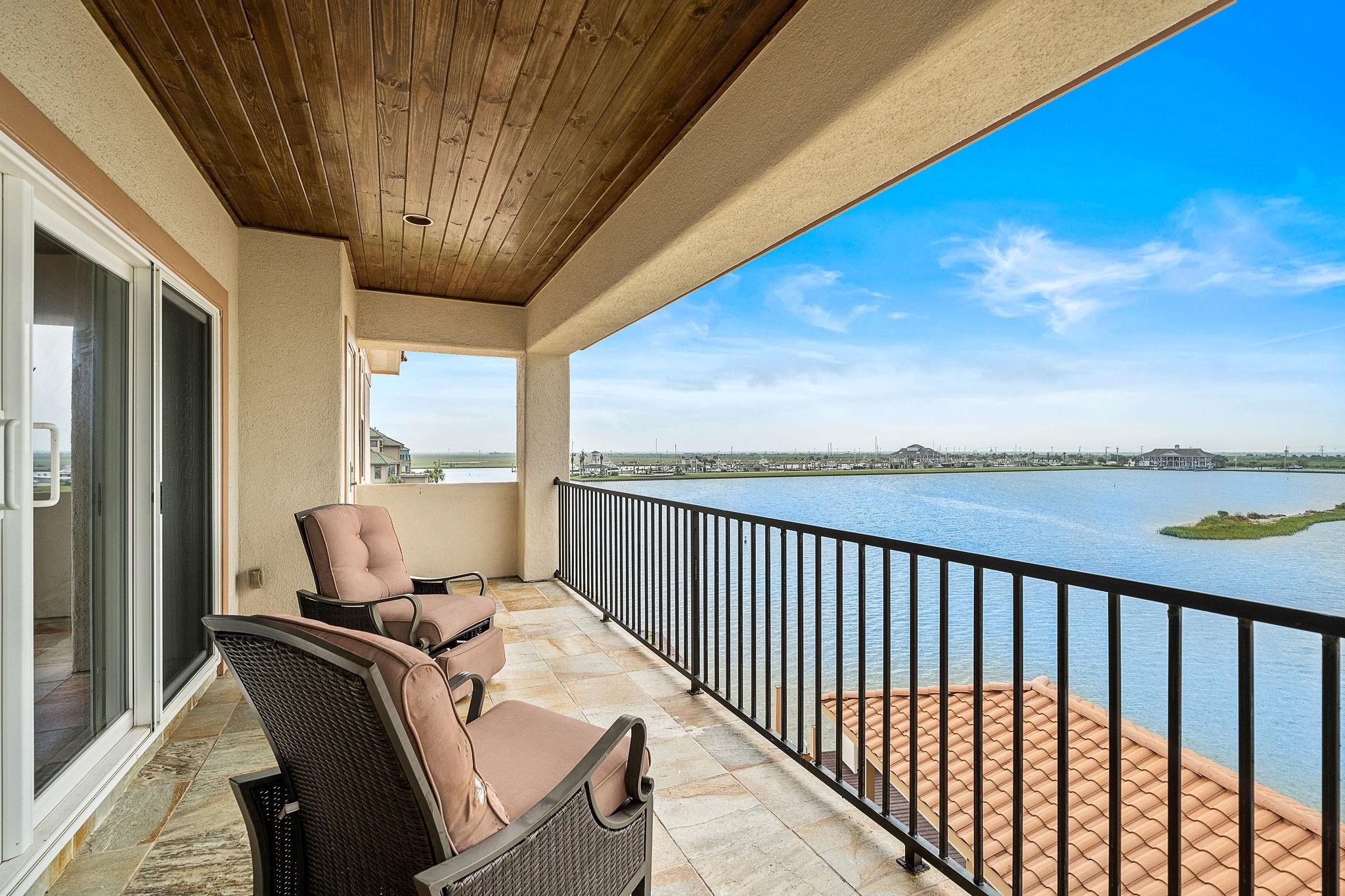 Hitchcock, Texas, 77563, United States, 4 Bedrooms Bedrooms, ,3 BathroomsBathrooms,Residential,Forsale,1953061