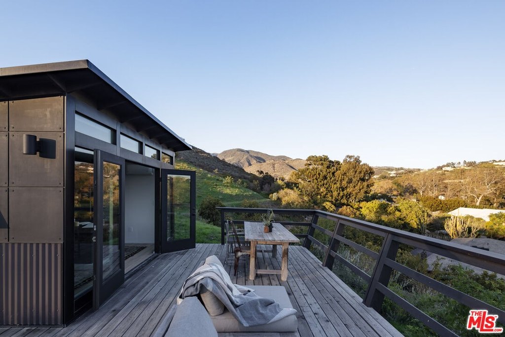 Malibu, California, 90265, United States, 3 Bedrooms Bedrooms, ,3.5 BathroomsBathrooms,Residential,Forsale,1985958