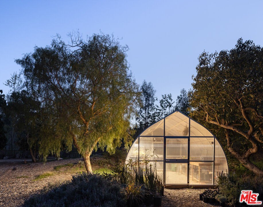 Malibu, California, 90265, United States, 3 Bedrooms Bedrooms, ,3.5 BathroomsBathrooms,Residential,Forsale,1985958