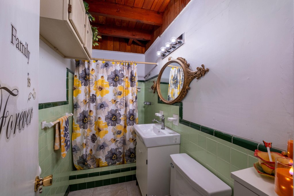 Key Largo, Florida, 33037, United States, 10 Bedrooms Bedrooms, ,9 BathroomsBathrooms,Residential,Forsale,1944409
