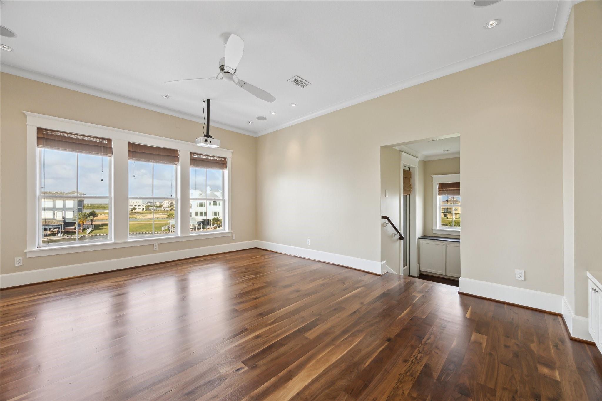 Hitchcock, Texas, 77563, United States, 4 Bedrooms Bedrooms, ,3 BathroomsBathrooms,Residential,Forsale,1953060