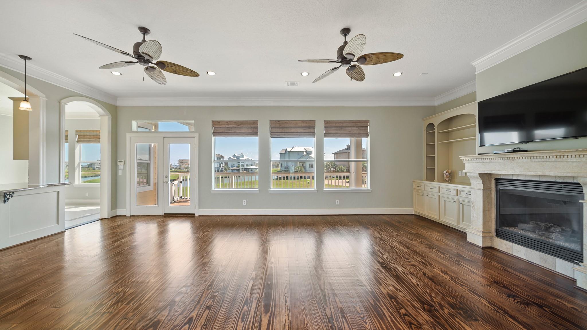 Hitchcock, Texas, 77563, United States, 4 Bedrooms Bedrooms, ,4 BathroomsBathrooms,Residential,Forsale,1934888