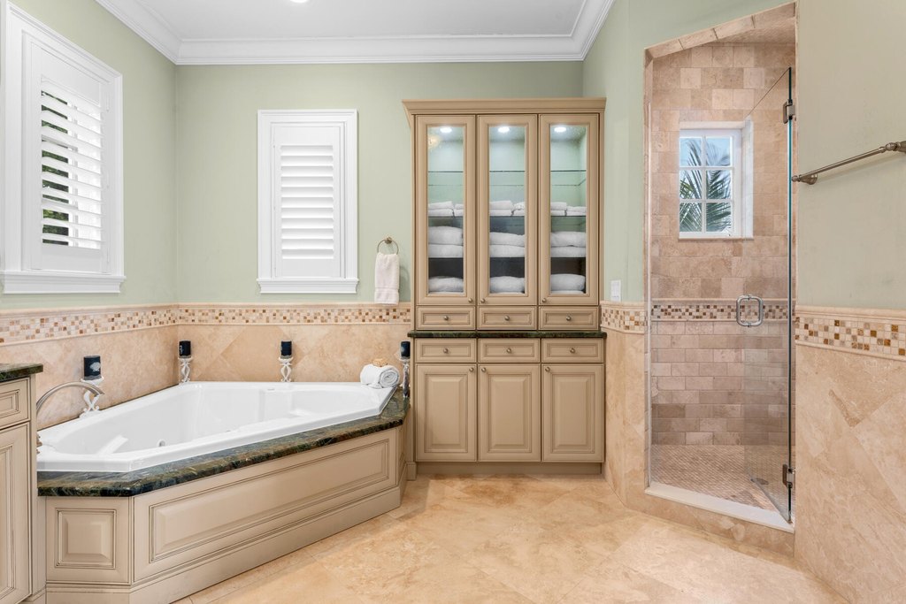 Lower Matecumbe, Florida, 33036, United States, 5 Bedrooms Bedrooms, ,5.5 BathroomsBathrooms,Residential,Forsale,1971975