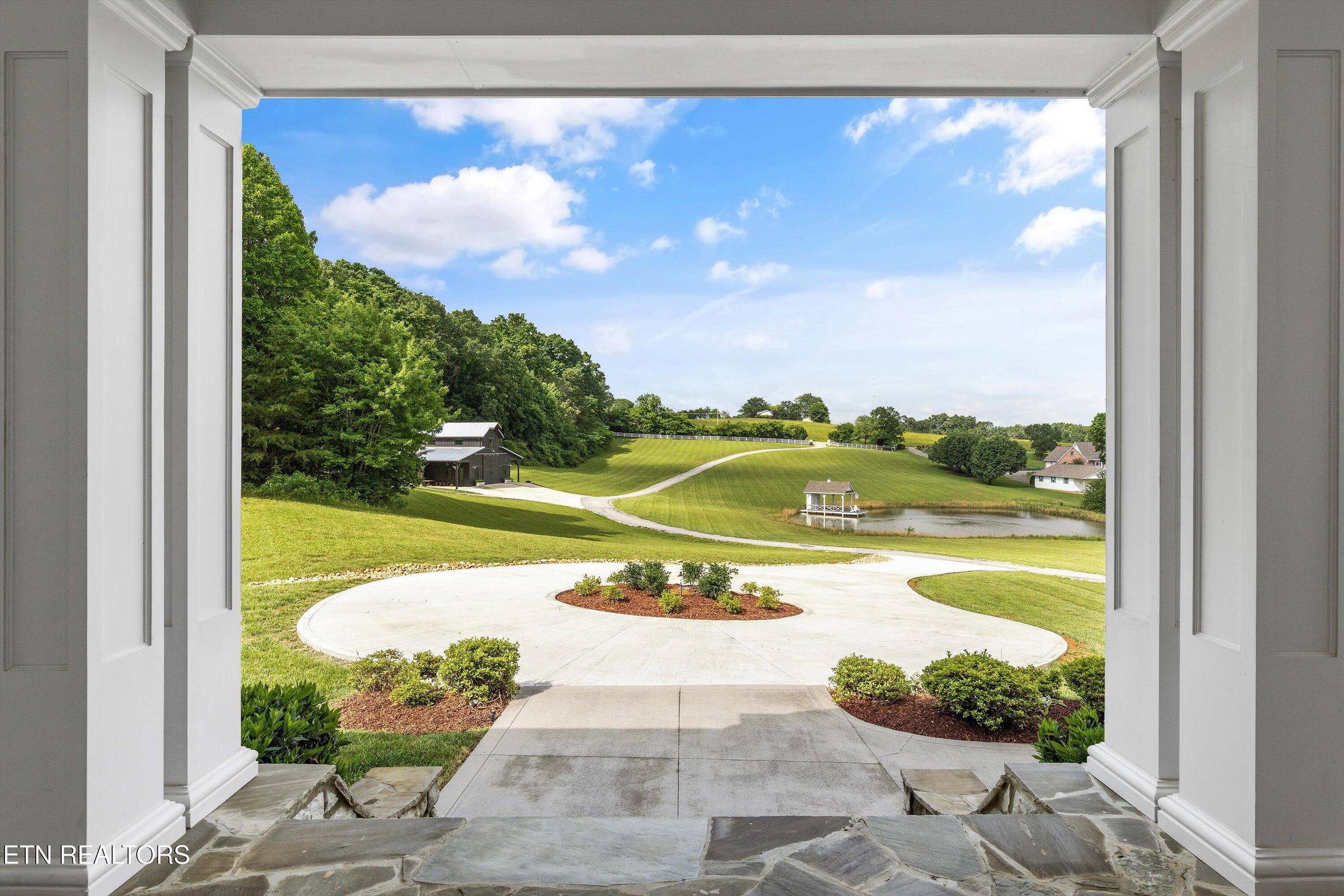 Maryville, Tennessee, 37803, United States, 4 Bedrooms Bedrooms, ,4 BathroomsBathrooms,Residential,Forsale,1893813