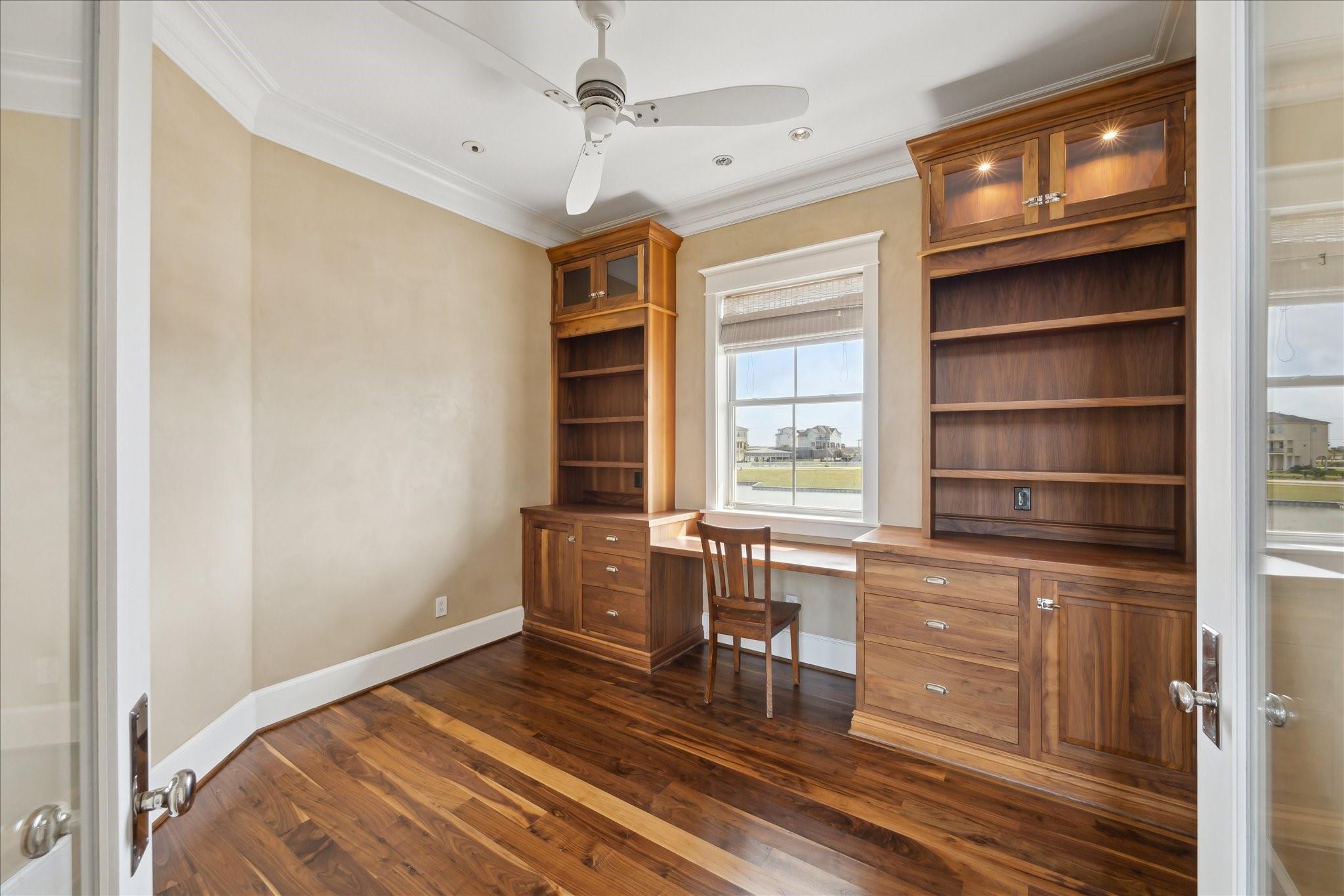 Hitchcock, Texas, 77563, United States, 4 Bedrooms Bedrooms, ,3 BathroomsBathrooms,Residential,Forsale,1953060