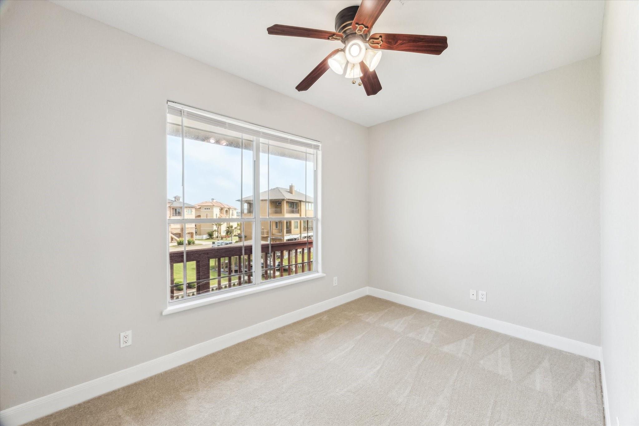 Hitchcock, Texas, 77563, United States, 4 Bedrooms Bedrooms, ,3 BathroomsBathrooms,Residential,Forsale,1953058