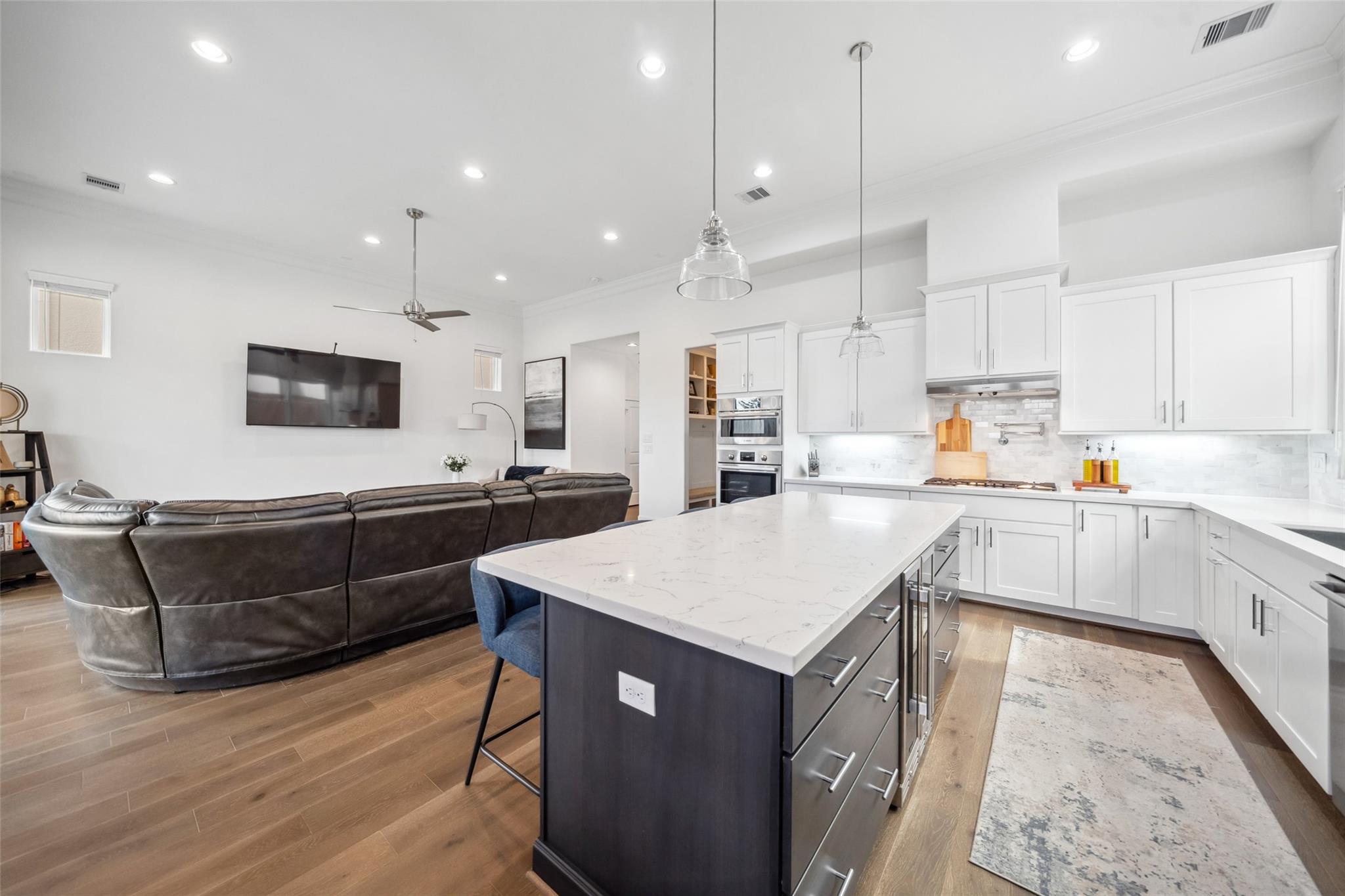 Houston, Texas, 77007, United States, 3 Bedrooms Bedrooms, ,3 BathroomsBathrooms,Residential,Forsale,1953056