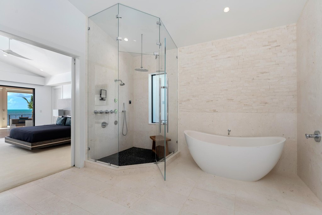 Plantation Key, Florida, 33036, United States, 6 Bedrooms Bedrooms, ,8 BathroomsBathrooms,Residential,Forsale,2011105