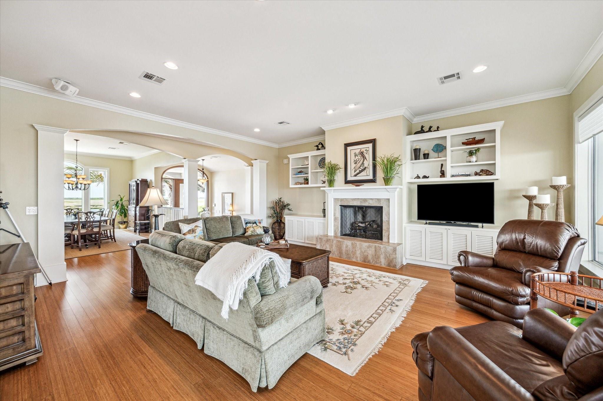 Hitchcock, Texas, 77563, United States, 4 Bedrooms Bedrooms, ,4 BathroomsBathrooms,Residential,Forsale,1953059