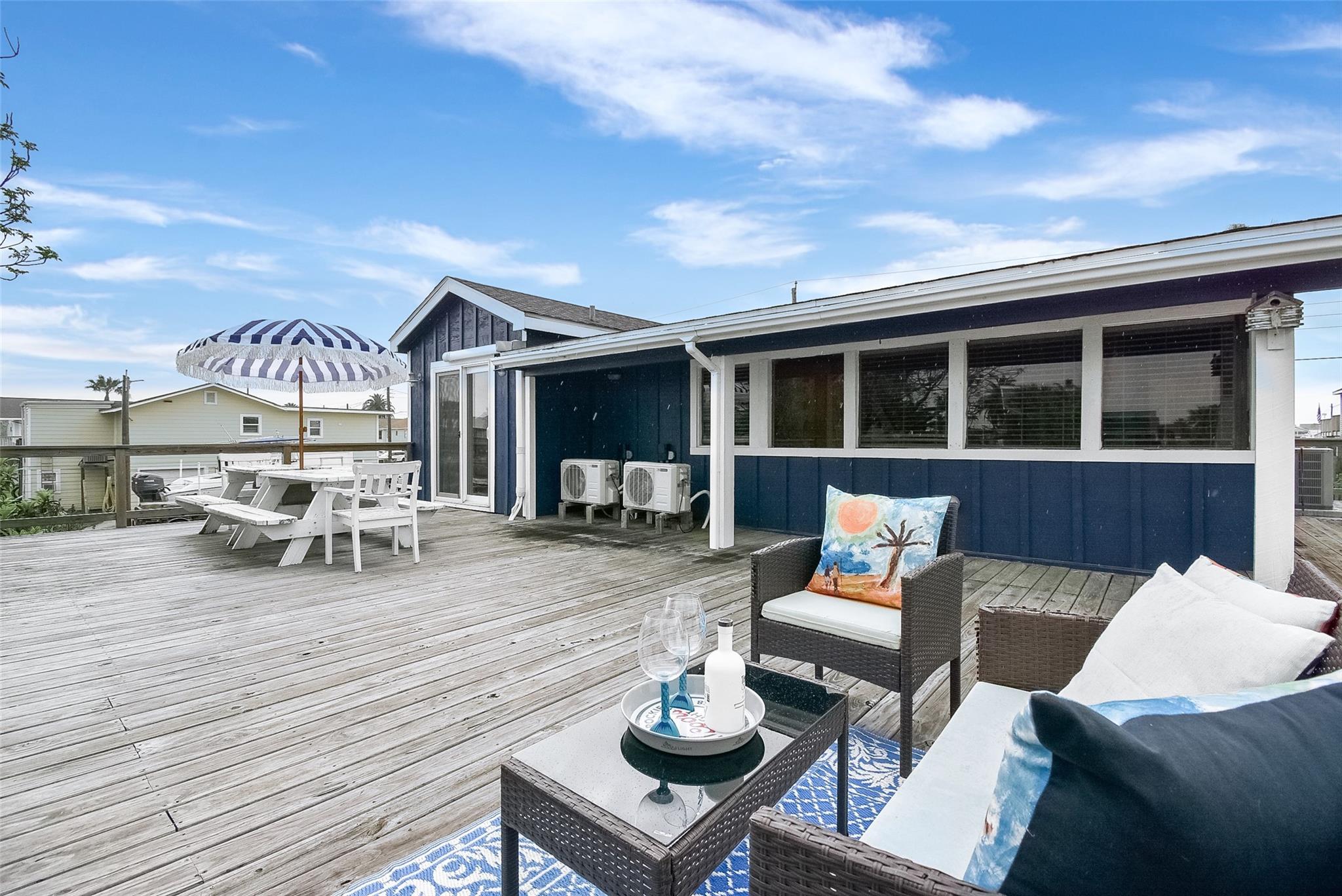 Jamaica Beach, Texas, 77554, United States, 4 Bedrooms Bedrooms, ,3 BathroomsBathrooms,Residential,Forsale,1953067
