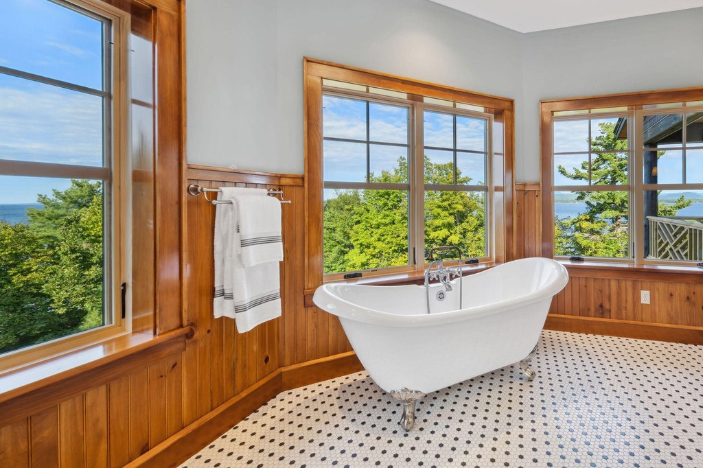 Essex, New York, 12936, United States, 6 Bedrooms Bedrooms, ,4.5 BathroomsBathrooms,Residential,Forsale,1953152