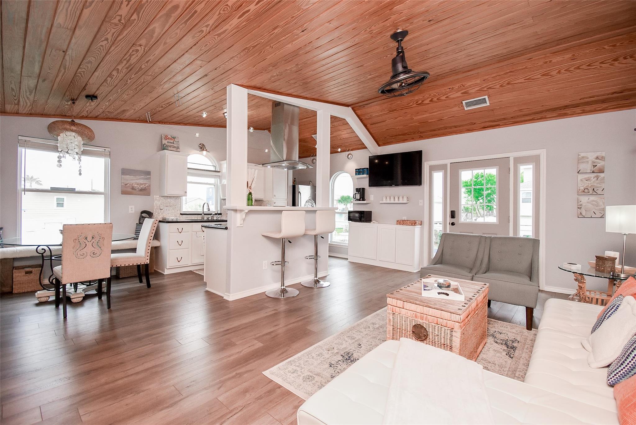 Jamaica Beach, Texas, 77554, United States, 4 Bedrooms Bedrooms, ,3 BathroomsBathrooms,Residential,Forsale,1953067
