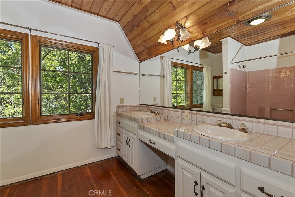 Lake Arrowhead, California, 92352, United States, 3 Bedrooms Bedrooms, ,3.5 BathroomsBathrooms,Residential,Forsale,1886298