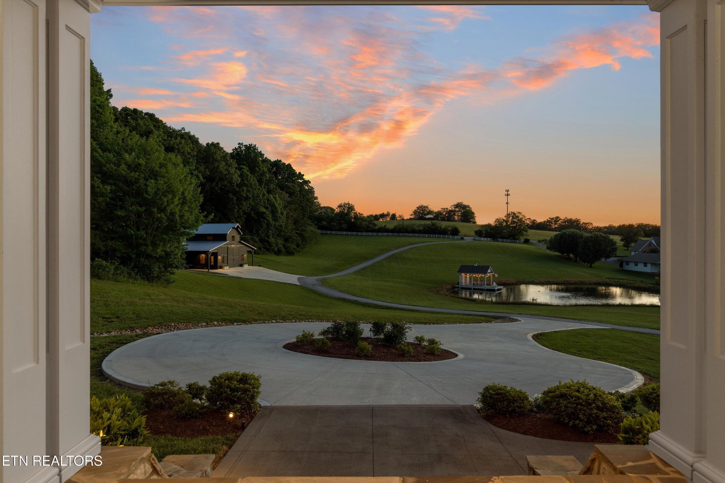 Maryville, Tennessee, 37803, United States, 4 Bedrooms Bedrooms, ,4 BathroomsBathrooms,Residential,Forsale,1893813