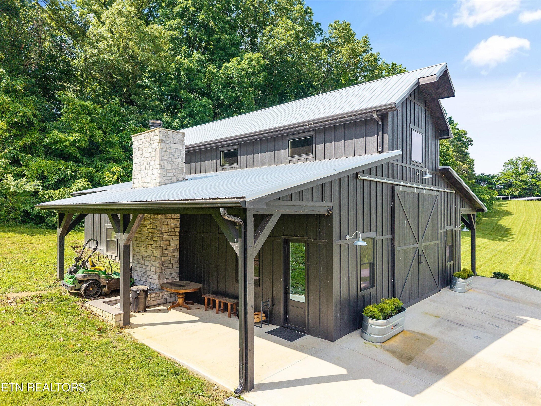 Maryville, Tennessee, 37803, United States, 4 Bedrooms Bedrooms, ,4 BathroomsBathrooms,Residential,Forsale,1893813