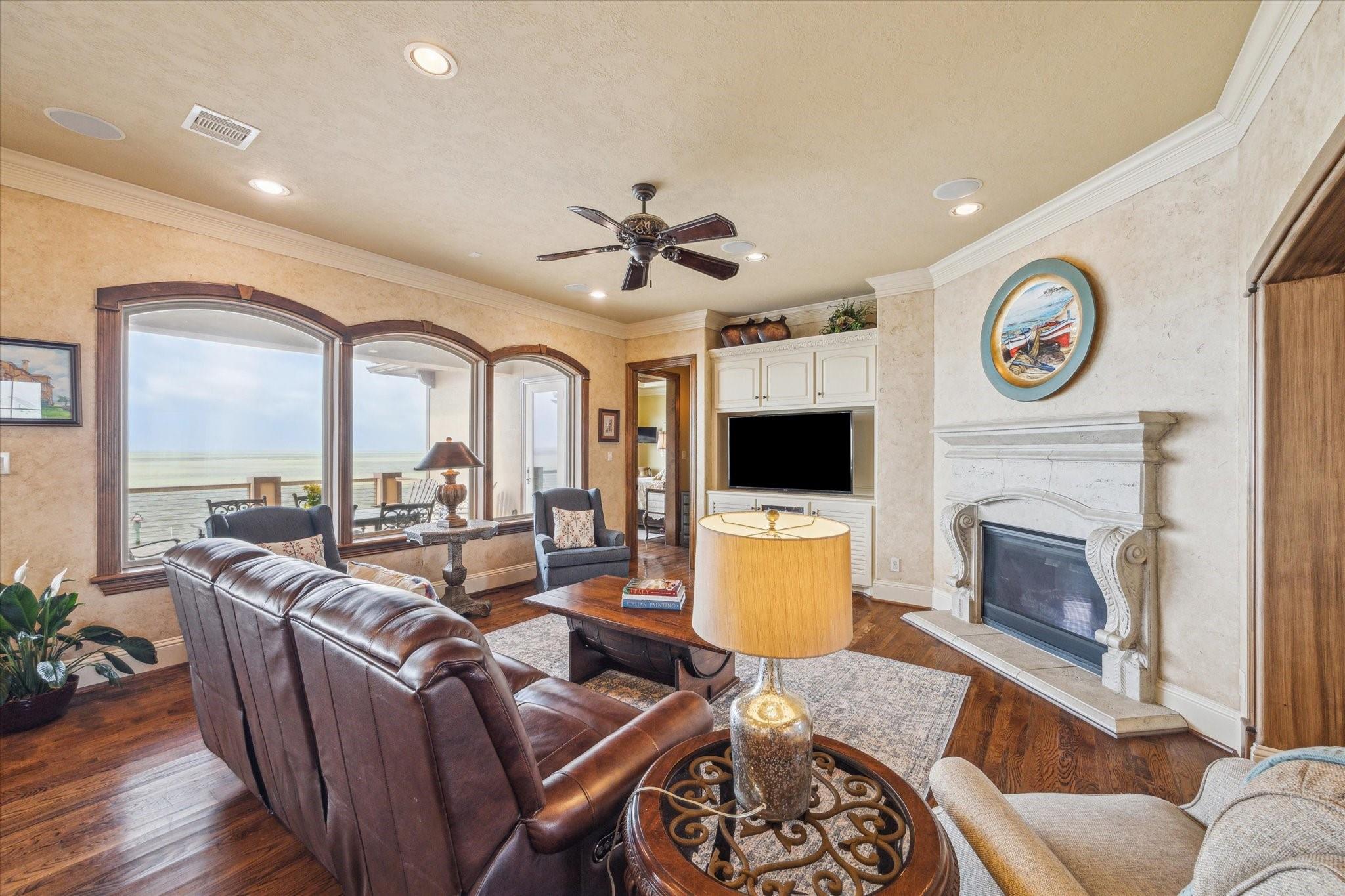 Hitchcock, Texas, 77563, United States, 4 Bedrooms Bedrooms, ,4 BathroomsBathrooms,Residential,Forsale,1953057