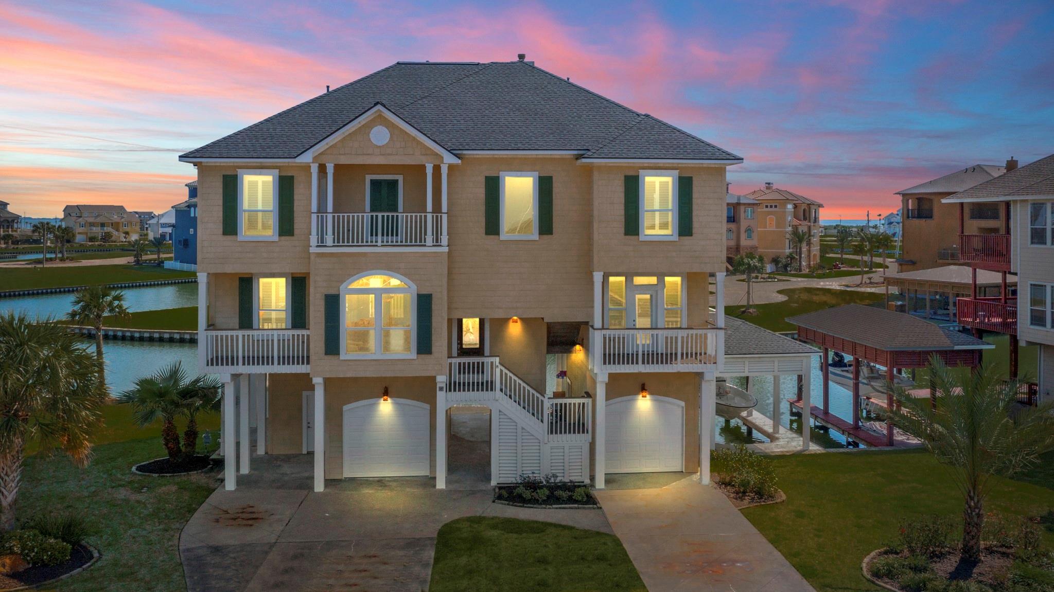 Hitchcock, Texas, 77563, United States, 4 Bedrooms Bedrooms, ,4 BathroomsBathrooms,Residential,Forsale,1934888