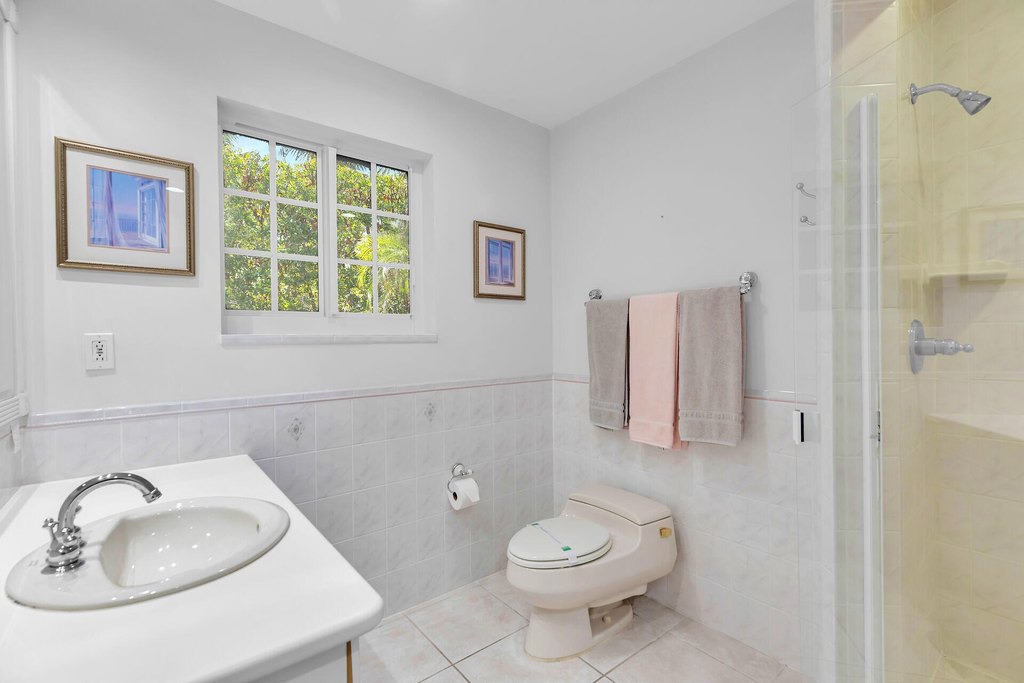 Key Largo, Florida, 33070, United States, 3 Bedrooms Bedrooms, ,2 BathroomsBathrooms,Residential,Forsale,1944349
