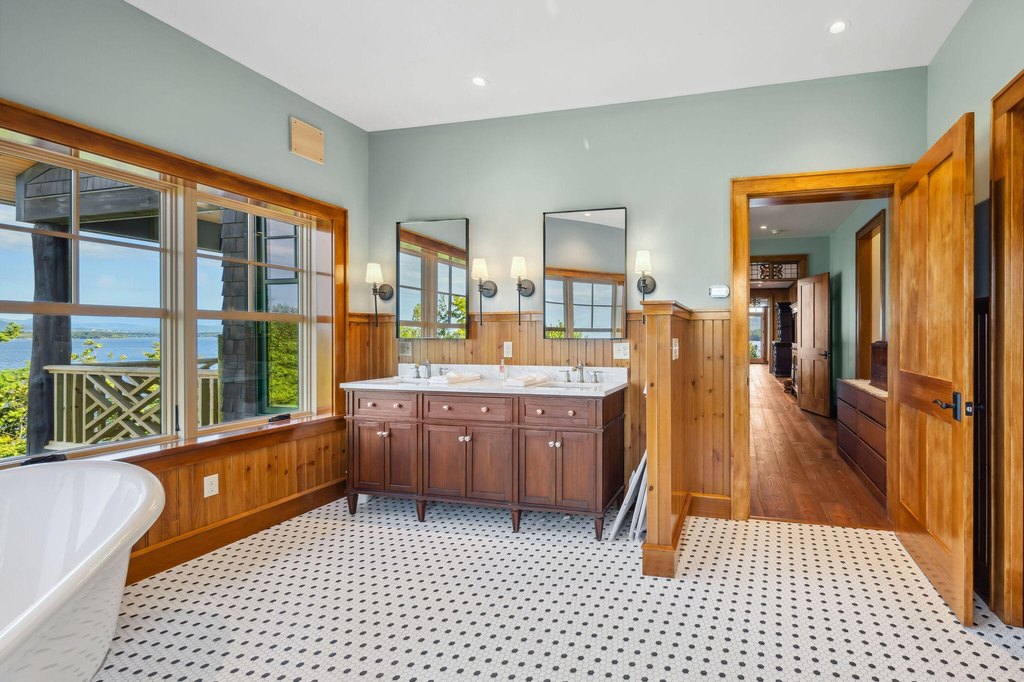 Essex, New York, 12936, United States, 6 Bedrooms Bedrooms, ,4.5 BathroomsBathrooms,Residential,Forsale,1953152