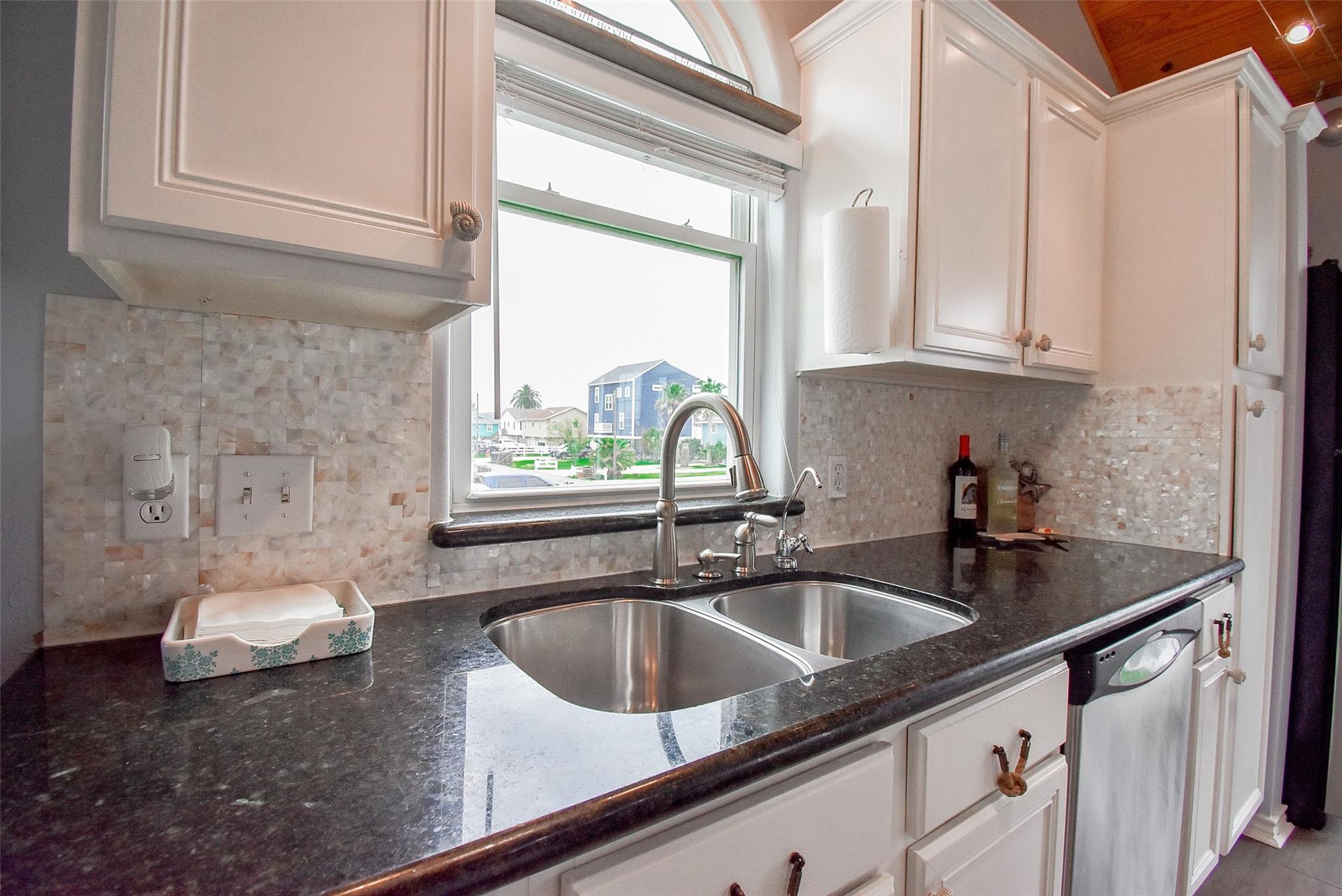 Jamaica Beach, Texas, 77554, United States, 4 Bedrooms Bedrooms, ,3 BathroomsBathrooms,Residential,Forsale,1953067