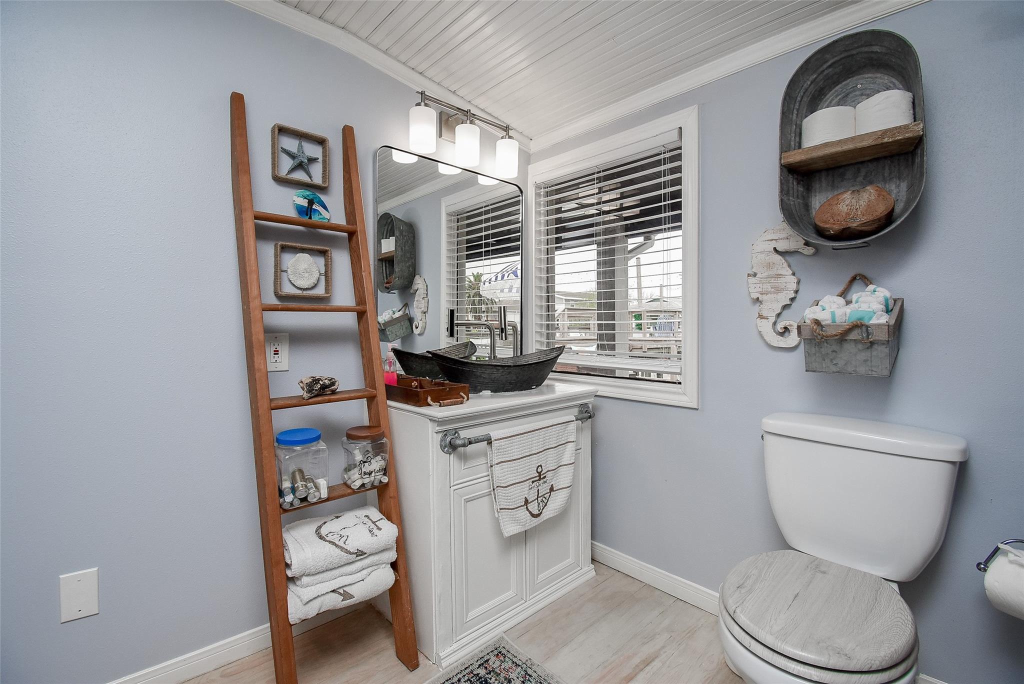 Jamaica Beach, Texas, 77554, United States, 4 Bedrooms Bedrooms, ,3 BathroomsBathrooms,Residential,Forsale,1953067