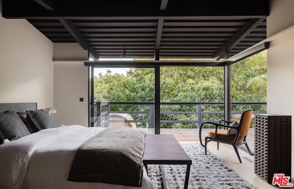 Malibu, California, 90265, United States, 3 Bedrooms Bedrooms, ,3.5 BathroomsBathrooms,Residential,Forsale,1985958