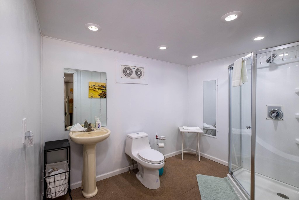 Key Largo, Florida, 33037, United States, 10 Bedrooms Bedrooms, ,9 BathroomsBathrooms,Residential,Forsale,1944409