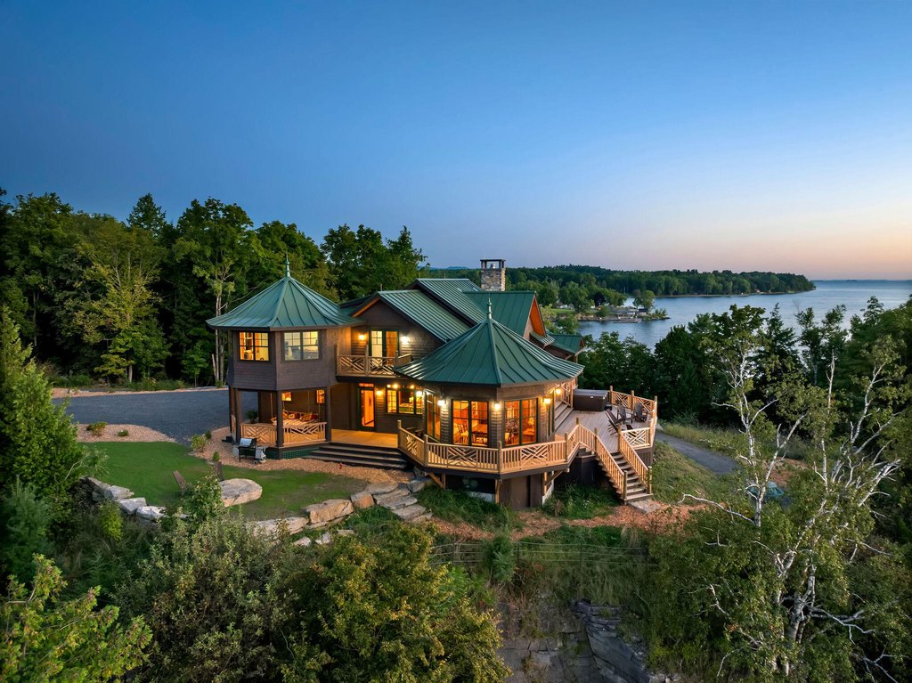 Essex, New York, 12936, United States, 6 Bedrooms Bedrooms, ,4.5 BathroomsBathrooms,Residential,Forsale,1953152