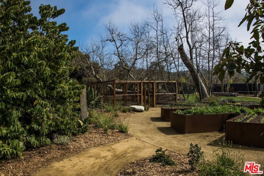 Malibu, California, 90265, United States, 3 Bedrooms Bedrooms, ,3.5 BathroomsBathrooms,Residential,Forsale,1985958