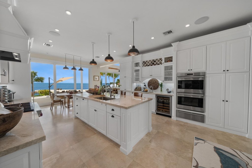 Upper Matecumbe Key Islamorada, Florida, 33036, United States, 7 Bedrooms Bedrooms, ,9.5 BathroomsBathrooms,Residential,Forsale,1971981