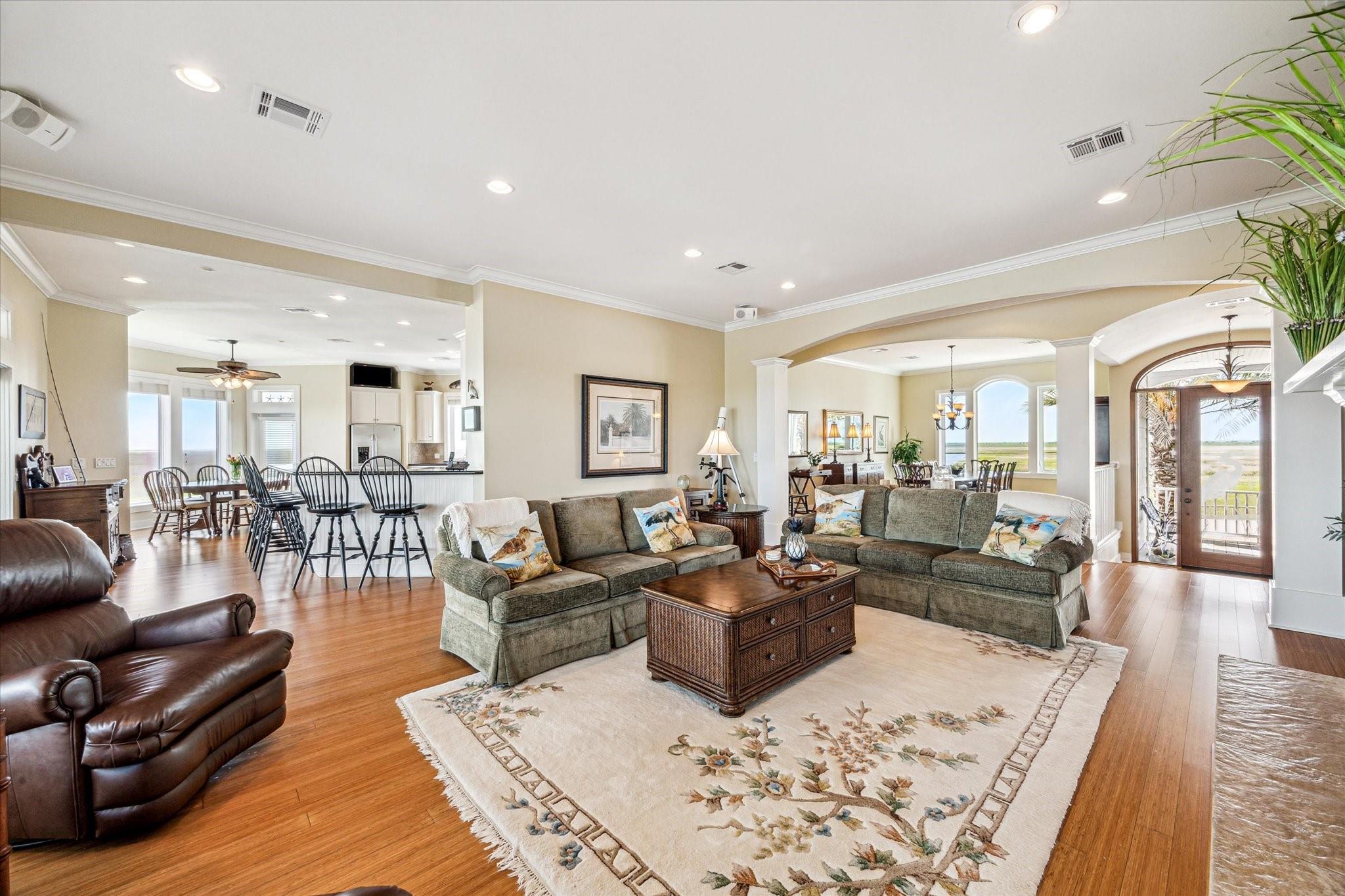 Hitchcock, Texas, 77563, United States, 4 Bedrooms Bedrooms, ,4 BathroomsBathrooms,Residential,Forsale,1953059