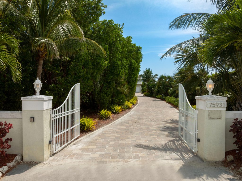 Lower Matecumbe, Florida, 33036, United States, 5 Bedrooms Bedrooms, ,5.5 BathroomsBathrooms,Residential,Forsale,1971975