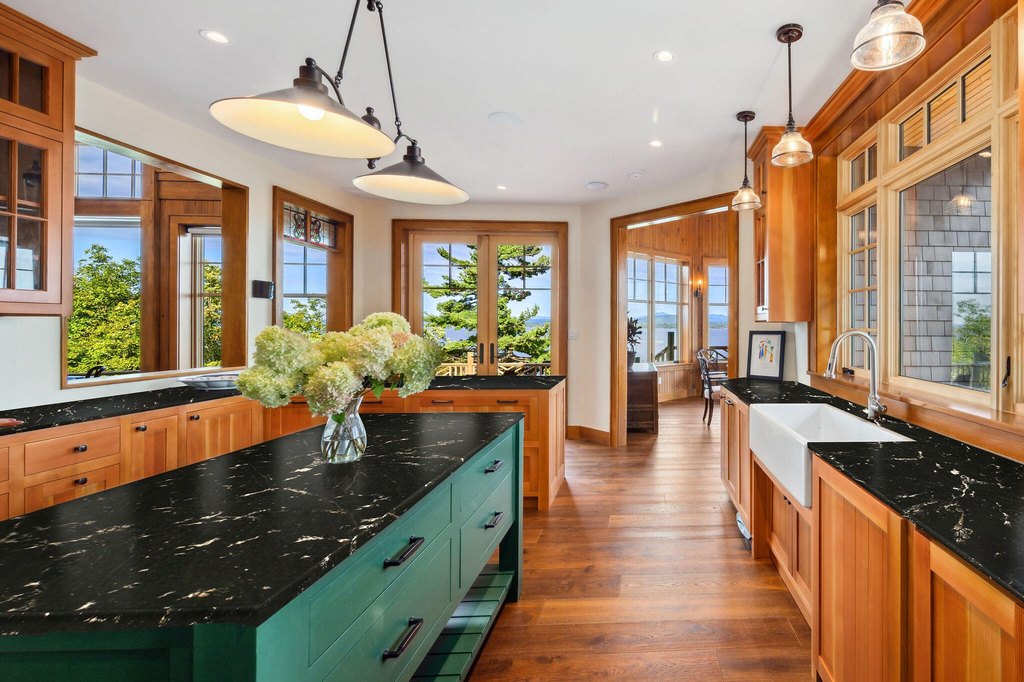 Essex, New York, 12936, United States, 6 Bedrooms Bedrooms, ,4.5 BathroomsBathrooms,Residential,Forsale,1953152