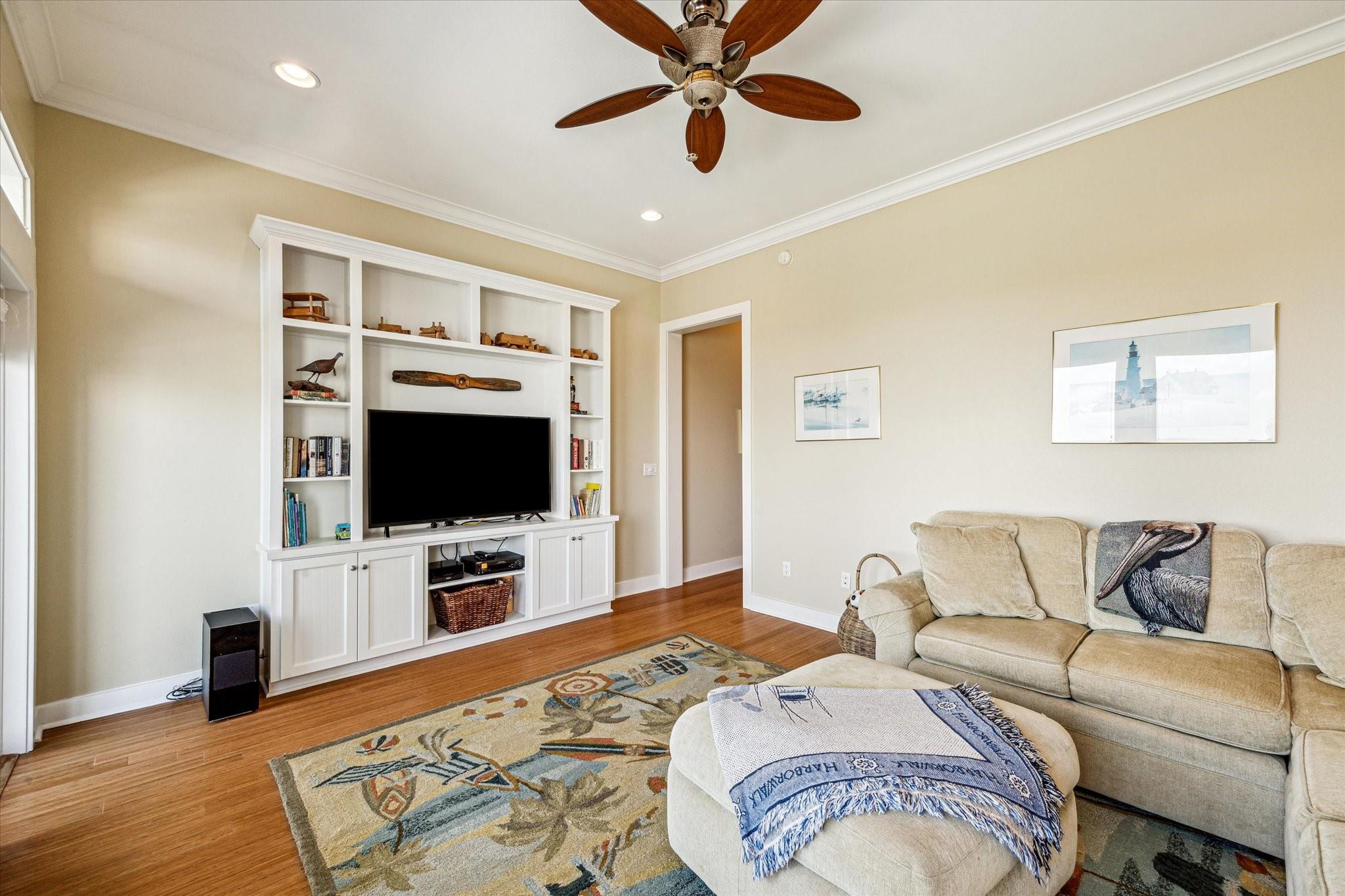 Hitchcock, Texas, 77563, United States, 4 Bedrooms Bedrooms, ,4 BathroomsBathrooms,Residential,Forsale,1953059