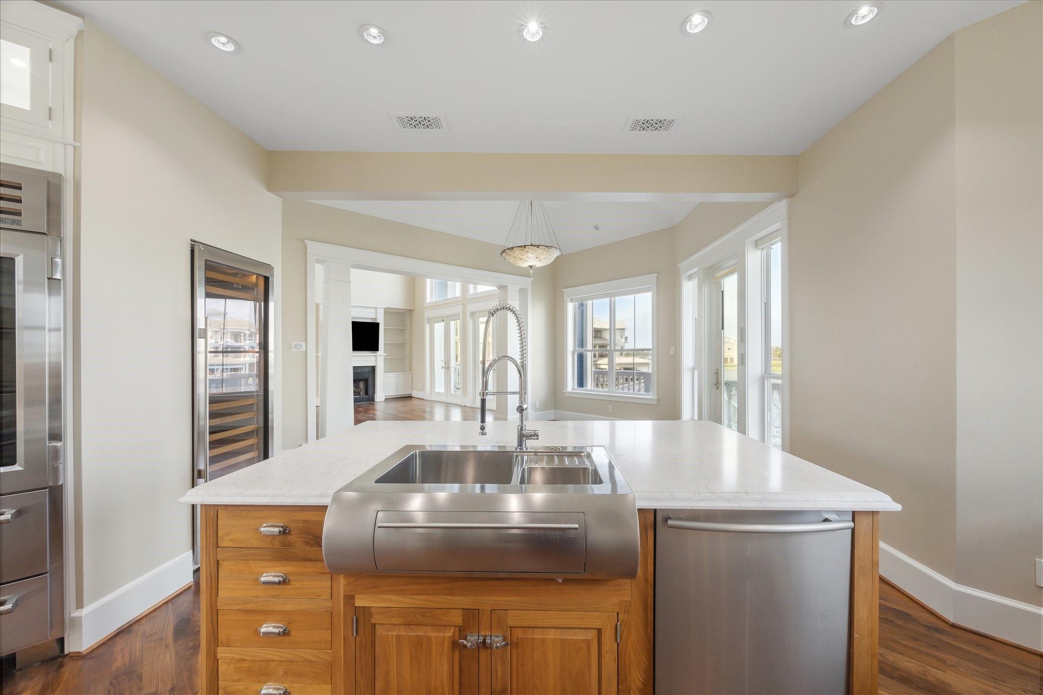 Hitchcock, Texas, 77563, United States, 4 Bedrooms Bedrooms, ,3 BathroomsBathrooms,Residential,Forsale,1953060