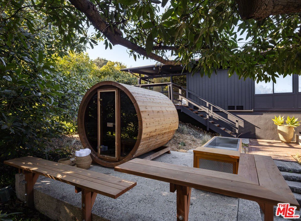 Malibu, California, 90265, United States, 3 Bedrooms Bedrooms, ,3.5 BathroomsBathrooms,Residential,Forsale,1985958