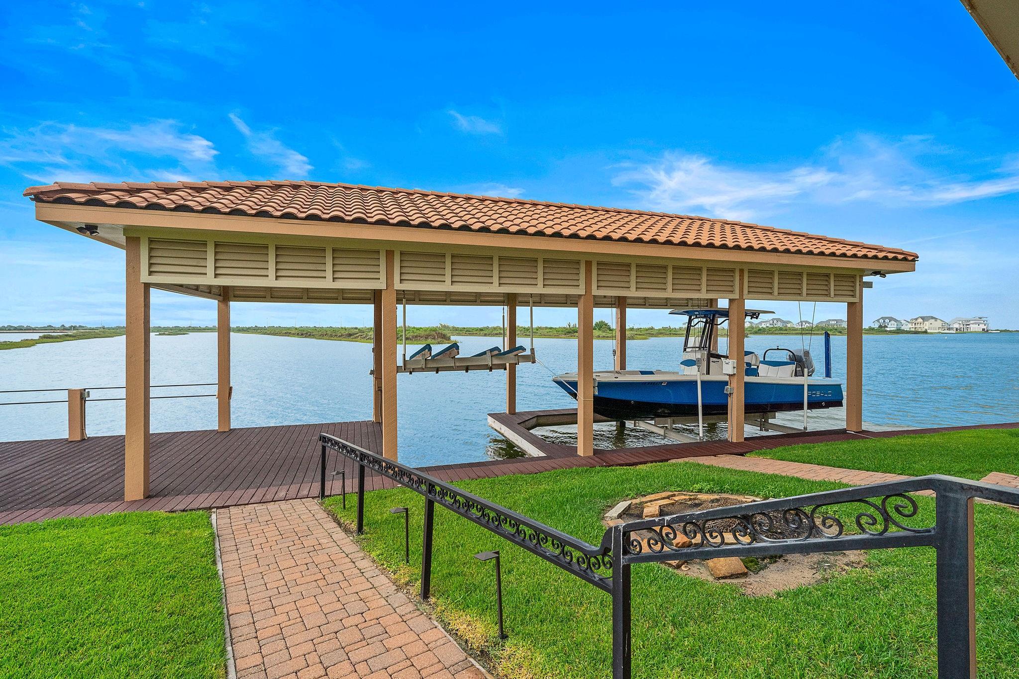 Hitchcock, Texas, 77563, United States, 4 Bedrooms Bedrooms, ,3 BathroomsBathrooms,Residential,Forsale,1953061